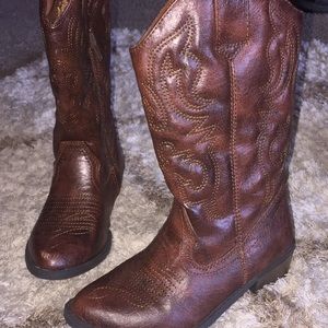 Brand new size 13 Cherokee brand boots